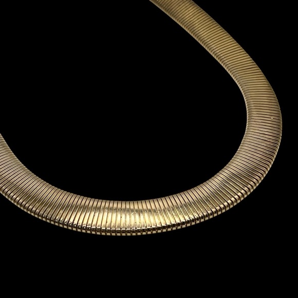 Bold Chic Vintage Polished Gold Tone Omega Statement Choker Necklace - Picture 3 of 16